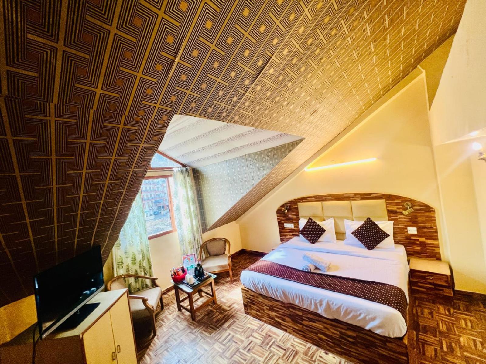 Hotel Kalinga Grand - Luxury Comfort !! Travellers Delight !! Budget Friendly !! Prime Location !! Guest Favourite Manāli Eksteriør bilde