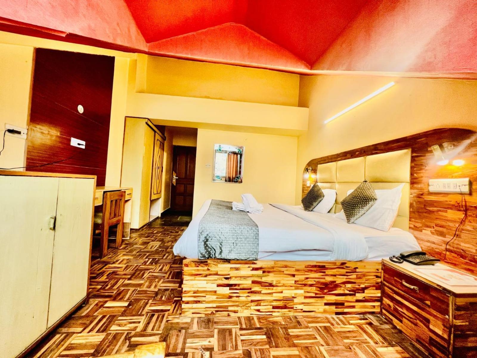 Hotel Kalinga Grand - Luxury Comfort !! Travellers Delight !! Budget Friendly !! Prime Location !! Guest Favourite Manāli Eksteriør bilde
