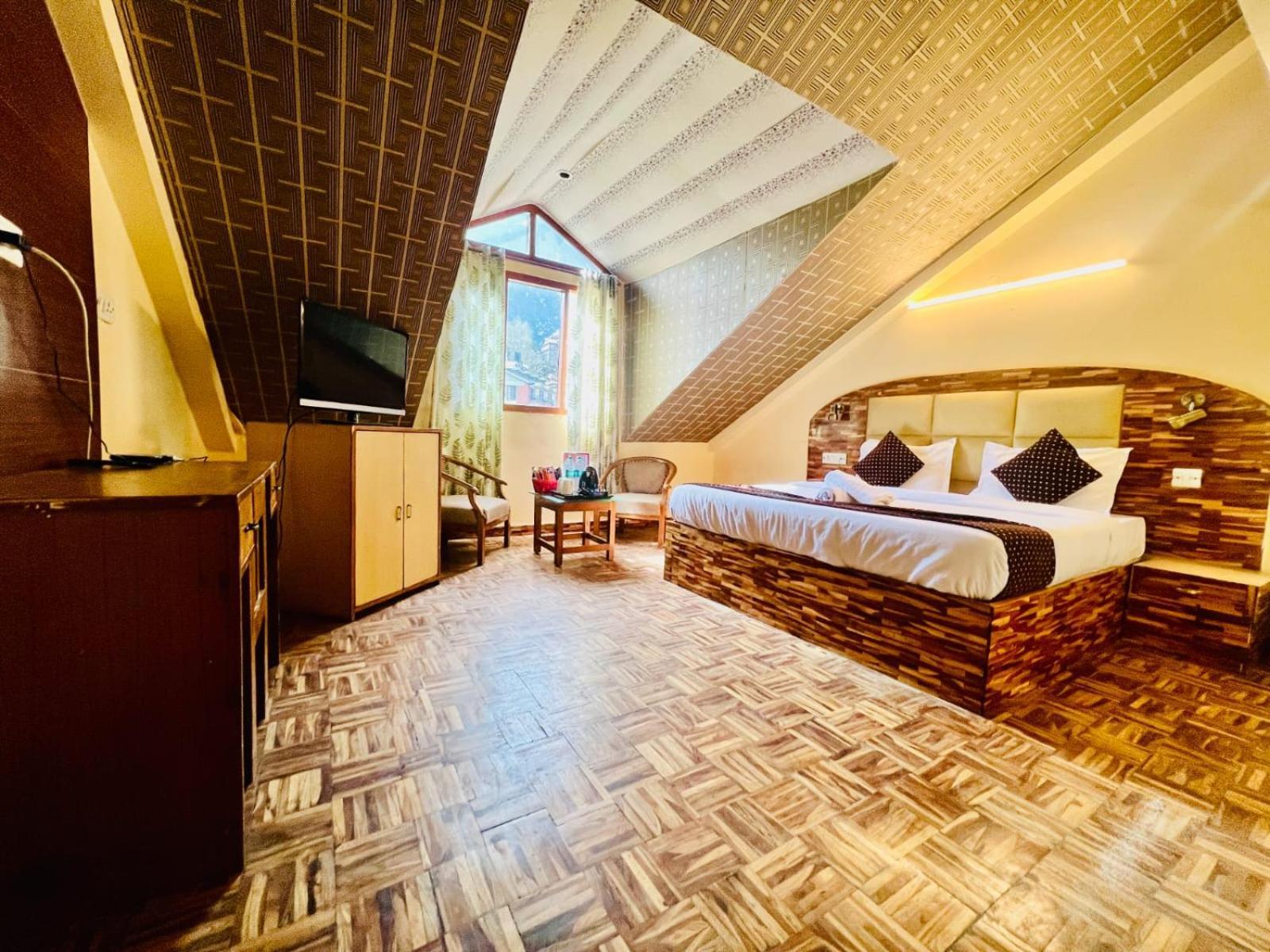 Hotel Kalinga Grand - Luxury Comfort !! Travellers Delight !! Budget Friendly !! Prime Location !! Guest Favourite Manāli Eksteriør bilde