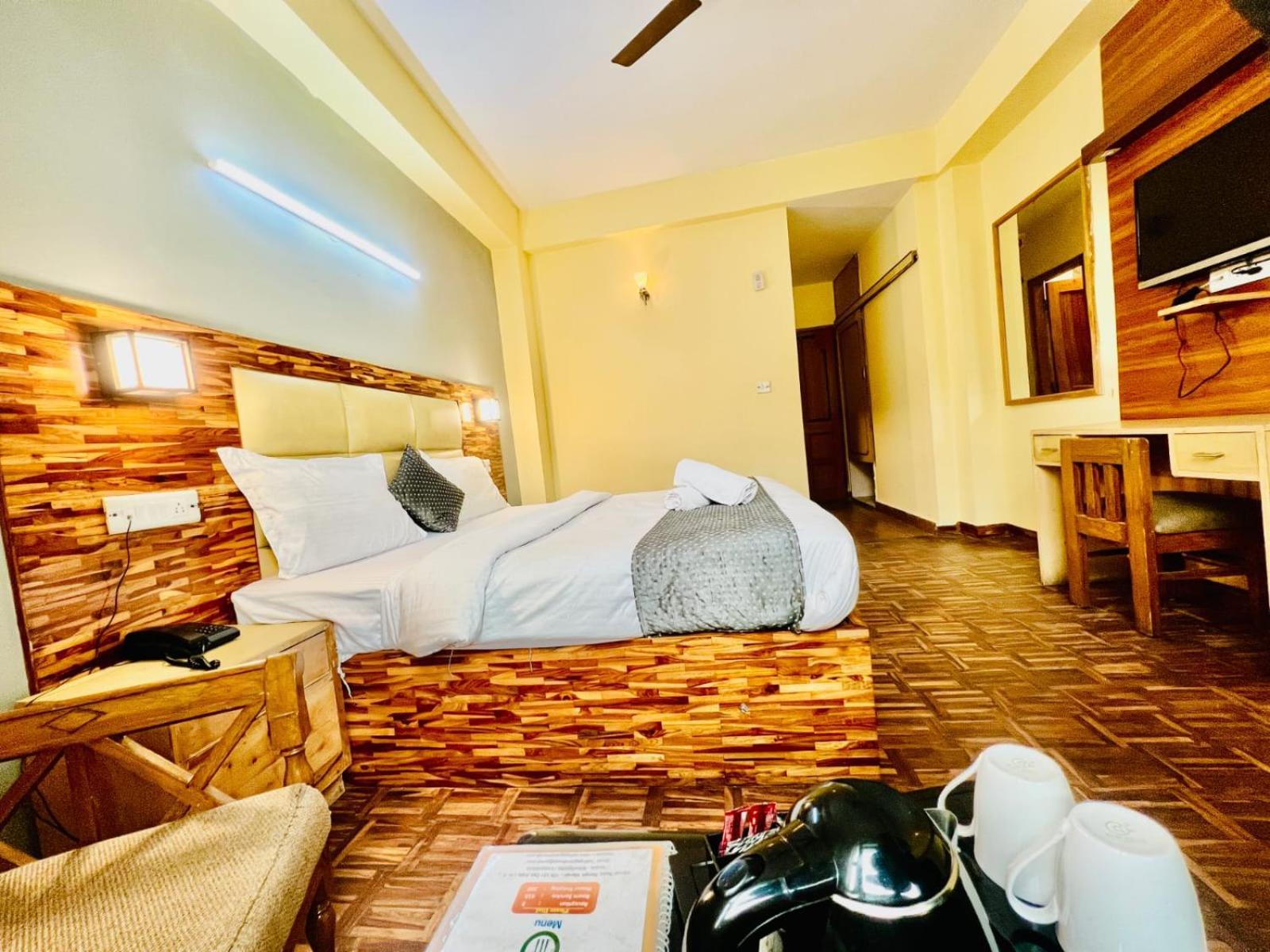 Hotel Kalinga Grand - Luxury Comfort !! Travellers Delight !! Budget Friendly !! Prime Location !! Guest Favourite Manāli Eksteriør bilde